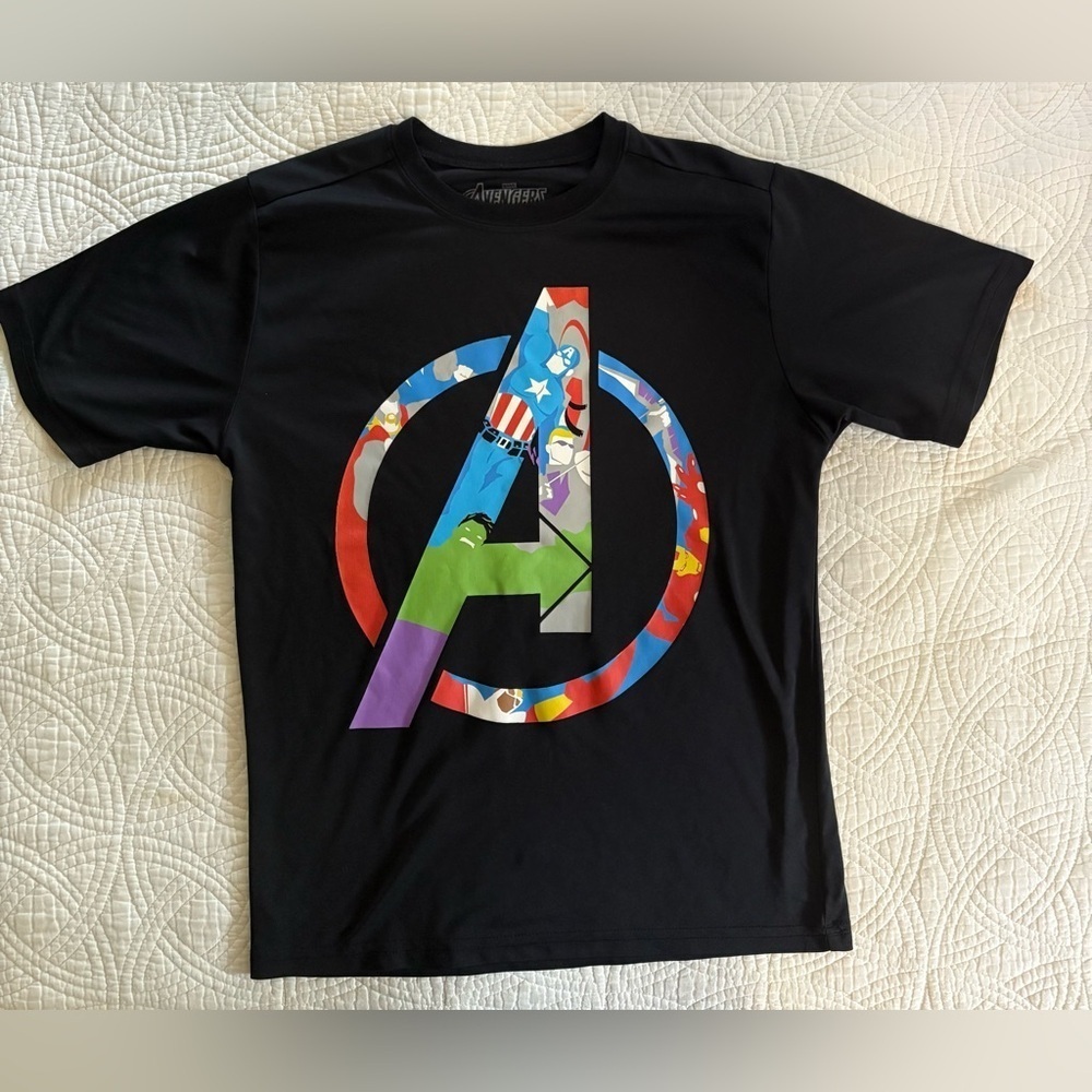 Marvel Avengers Assemble Black Shirt Boys 18 great condition
